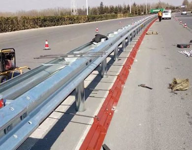 芜湖三波护栏板安装施工
